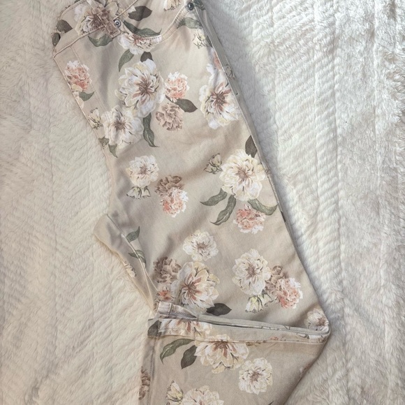 Gloria Vanderbilt Pants - Gloria Vanderbilt Beige Floral Pants